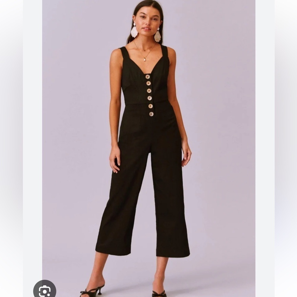 Finders keepers black button how linen-like cropped jumpsuit XS BNWT